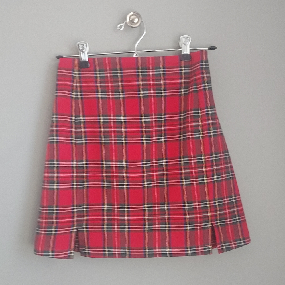 Brandy Melville, cute little small plaid skirt